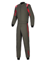 Alpinestars Tuta GP Race V3 FIA, tuta da corsa auto, antracite con accenti rossi, spalline rosse, strisce rosse su maniche e gambe, polsini a coste neri e vita con cintura regolabile, abbigliamento professionale per motorsport