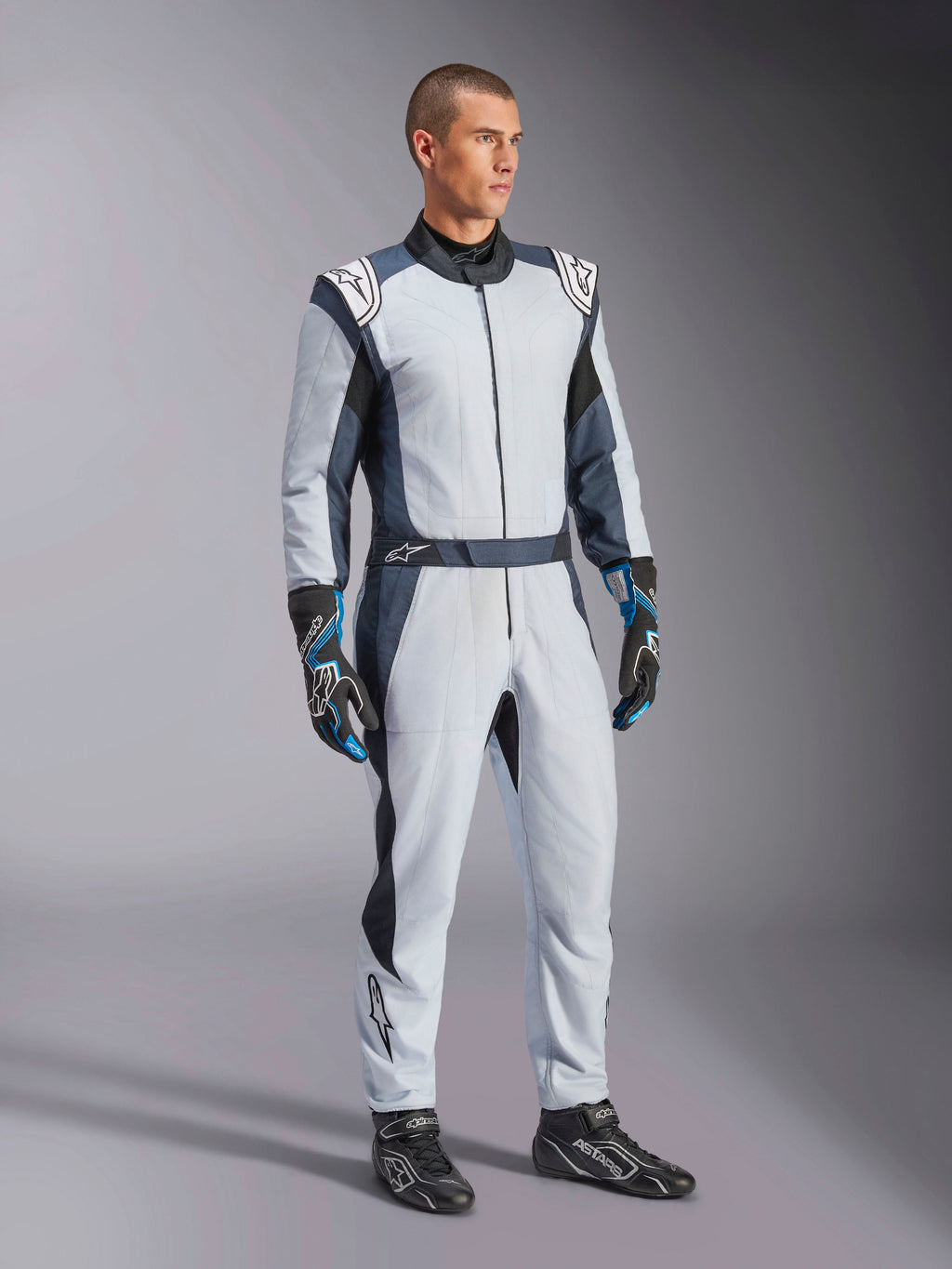 Alpinestars Tuta GP Pro Comp V2 - FIA, tuta da corsa auto da uomo, grigia e nera, in aramide per guida professionale.