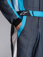 Alpinestars Tuta GP Pro Comp V2 FIA, tuta da corsa auto, grigio asfalto e ciano, con cintura con logo e tasca laterale