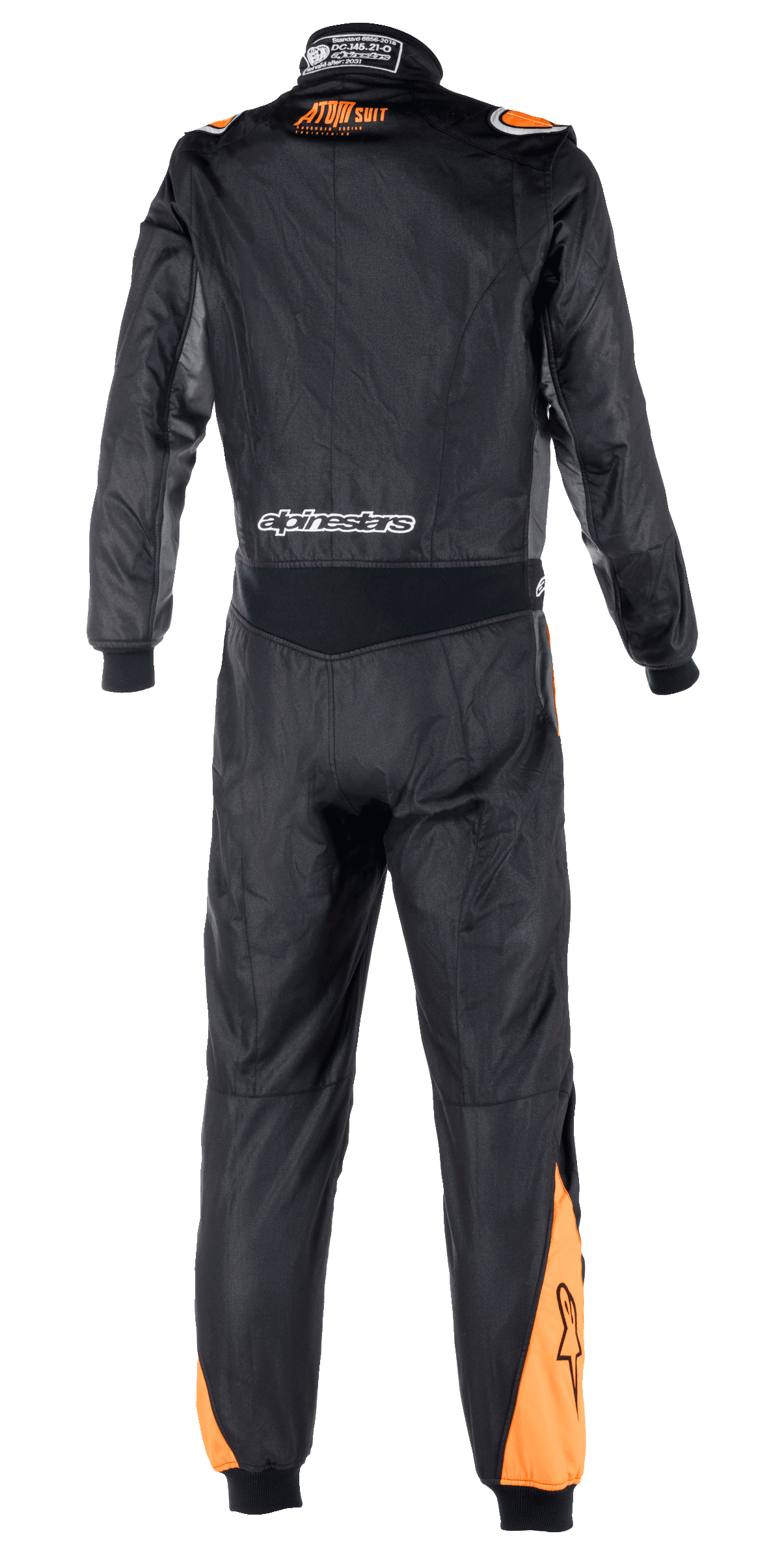 Tuta Alpinestars Atom FIA Graphic, vista posteriore di una tuta intera da auto racing, nero e antracite con accenti arancione fluo su spalle e polpacci, dettagli della certificazione FIA sul colletto e logo Alpinestars sulla parte bassa della schiena.