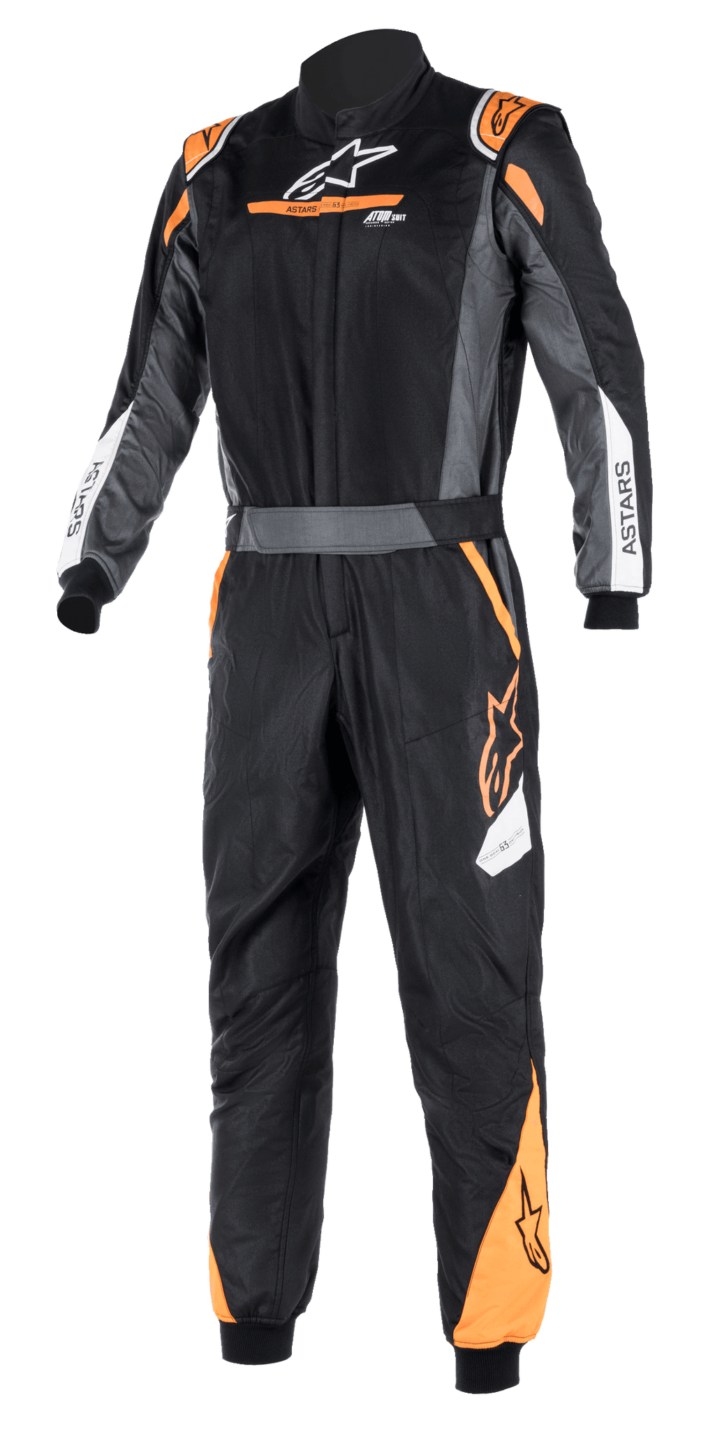 Tuta Alpinestars Atom FIA Graphic, nero e antracite con dettagli arancione fluo, tuta da corsa automobilistica intera certificata FIA, collo alto, logo ASTARS sulle maniche, abbigliamento professionale per motorsport e competizioni in pista
