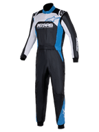 Alpinestars Atom Graphic 4 Suit, tuta da corsa auto monopezzo, nero, argento e blu, con marchio ASTARS sul petto, pannelli bianchi e blu, colletto alto e polsini a costine, abbigliamento protettivo professionale per motorsport