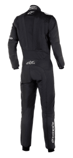 Alpinestars GP Tech V3 Suit FIA, tuta da auto racing, nero, vista posteriore con logo Alpinestars bianco e marchio GP Tech V3 sulla parte bassa della schiena, abbigliamento professionale da motorsport con pannelli elasticizzati visibili e vestibilità atletica
