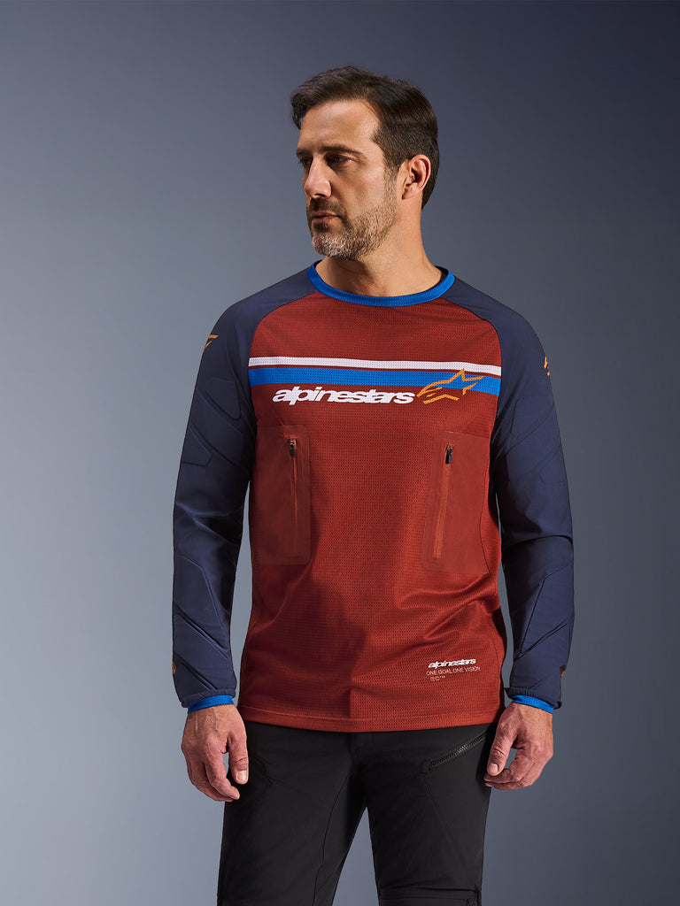 Alpinestars Maxdura Dual Jersey, maglia da motocross a maniche lunghe da uomo, rosso scuro e blu, con strisce bianche e blu sul petto, logo Alpinestars, tasche con zip