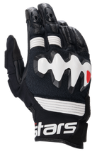 Guanti in pelle Alpinestars Halo, guanti da moto adventure, nero e bianco, caratterizzati da una grande protezione per le nocche bianca, pannelli in pelle traforata per la ventilazione e polsino corto con logo bianco