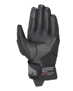 Guanti Alpinestars Corozal V3 Drystar®, nero, vista del palmo con costruzione in pelle e toppe di rinforzo, polsino corto con marchio Alpinestars Adventure Tech, polpastrelli compatibili con touchscreen, equipaggiamento da moto adventure resistente per ogni condizione atmosferica