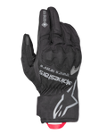 Alpinestars Crestone GORE-TEX Insulated Gloves, guanti da moto touring neri, dorso in tessuto impermeabile e traspirante, protezione nocche integrata, logo Alpinestars e coordinate argentati, anello di trazione in fettuccia rossa