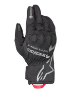 Alpinestars Crestone GORE-TEX Insulated Gloves, guanti da moto touring neri, dorso in tessuto impermeabile e traspirante, protezione nocche integrata, logo Alpinestars e coordinate argentati, anello di trazione in fettuccia rossa