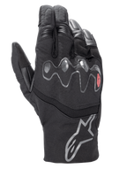 Guanti Alpinestars Hyde XT Drystar® XF, guanti da moto neri, protezione per le nocche viscoelastica ondulata con dettaglio rosso, polsino di media lunghezza con logo a stella argento, costruzione in tessuto impermeabile e pelle scamosciata sintetica, equipaggiamento adventure touring.