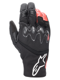 Alpinestars Hyde XT Drystar® XF, guanti da moto adventure touring, nero e rosso acceso, con protezione nocche viscoelastica estesa, costruzione in tessuto impermeabile e pelle e logo Alpinestars bianco sul polso