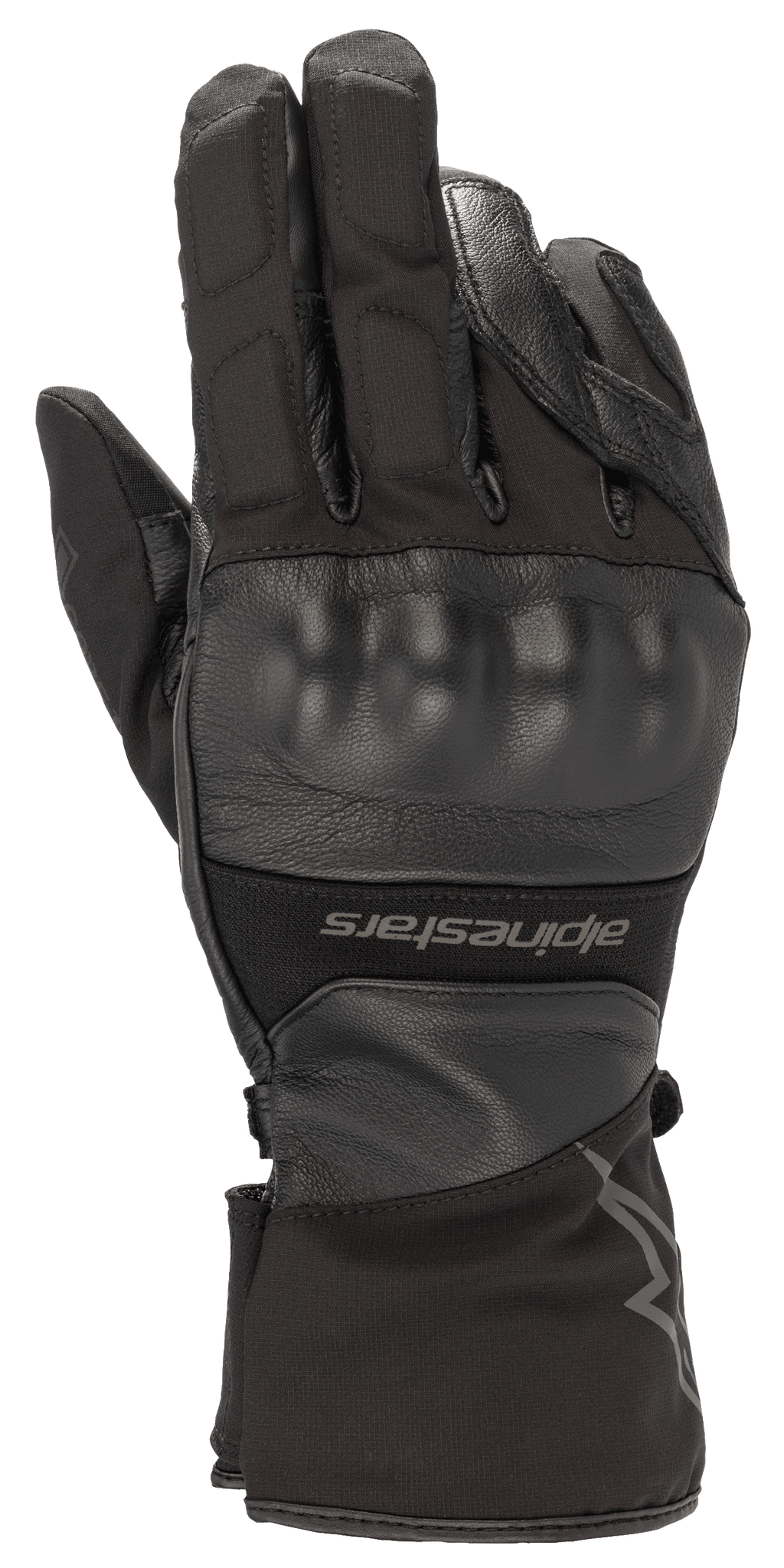 Alpinestars Range 2 In One GORE-TEX Glove With Goregrip Tech, guanto da moto nero, vista del dorso con protezione nocche sagomata, costruzione in pelle e tessuto, polsino lungo con logo Alpinestars, abbigliamento impermeabile per adventure touring
