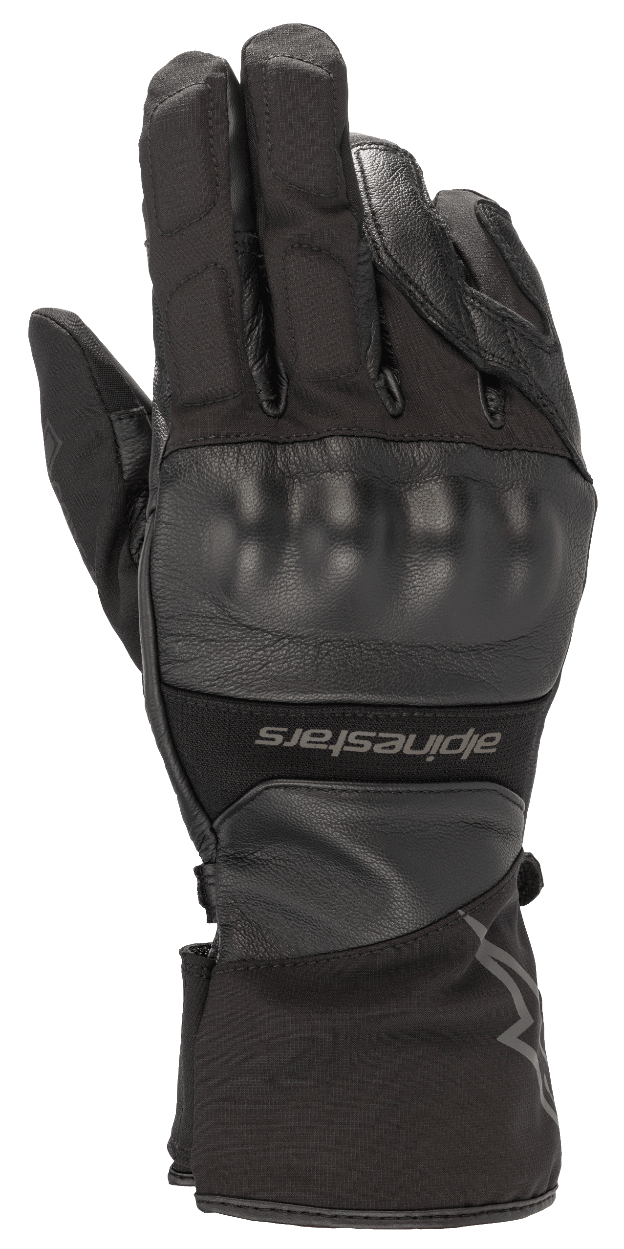 Alpinestars Range 2 In One GORE-TEX Glove With Goregrip Tech, guanto da moto nero, vista del dorso con protezione nocche sagomata, costruzione in pelle e tessuto, polsino lungo con logo Alpinestars, abbigliamento impermeabile per adventure touring