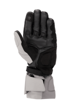 Guanti Alpinestars WR-X GORE-TEX, guanti da moto invernali, grigio scuro, grigio ghiaccio e nero, vista del palmo che mostra la costruzione in pelle, rinforzi in pelle scamosciata sintetica, indice compatibile con touchscreen e polsino lungo per la protezione dalle intemperie