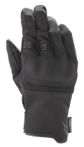 Guanti Alpinestars Syncro V2 Drystar®, guanti da moto neri con protezione integrata delle nocche e nervature sulle dita, realizzati in scamosciato sintetico e tessuto, abbigliamento impermeabile per uso urbano con logo Alpinestars ed etichetta Drystar