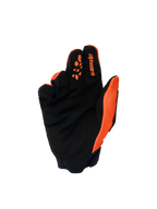 Guanti Alpinestars Youth & Kids Full Bore V2, guanti da motocross, arancione e nero, vista del palmo con pelle scamosciata sintetica rinforzata, stampe in silicone sulle dita per il controllo delle leve e marchio Alpinestars sull'indice.