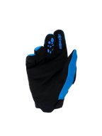Guanti Alpinestars Youth & Kids Full Bore V2, guanti da motocross, blu UCLA e nero, vista del palmo con pelle scamosciata sintetica nera rinforzata e motivi grip in silicone blu sulle dita, logo Alpinestars blu sull'indice, abbigliamento off-road ad alte prestazioni per giovani piloti
