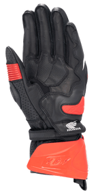 Guanti Alpinestars Honda GP Pro R3, guanti sportivi racing a polsino lungo, nero e rosso acceso, vista del palmo con protezione rigida del polsino rossa, slider sul palmo e logo Honda, equipaggiamento professionale per corse motociclistiche
