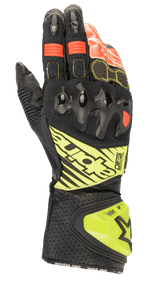 Guanti Alpinestars GP Tech V2, guanti da moto racing, nero con accenti giallo fluo e rossi, con protezione rigida per le nocche, polsino in pelle traforata con marchio DFS e pannelli elasticizzati a soffietto per una flessibilità ottimale.