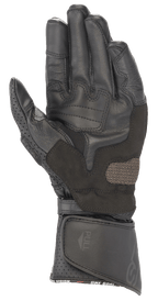 Guanti in pelle Alpinestars SP-8 V3, Nero, vista del palmo con inserti grip rinforzati, pollice traforato e chiusura del polsino a strappo regolabile, protezione per competizioni motociclistiche ad alte prestazioni