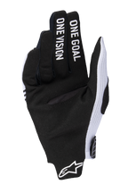 Alpinestars guanti Radar Pro 2025, guanti da motocross, bianco e nero, vista del palmo in pelle scamosciata sintetica nera con scritta 'ONE GOAL ONE VISION' sulle dita, pannelli laterali in rete bianca e logo Alpinestars sul polso.