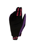 Guanti Alpinestars Radar Pro 2027, guanti da motocross neri e viola con grafica rosa ONE GOAL ONE VISION sulle dita e palmo in pelle scamosciata.