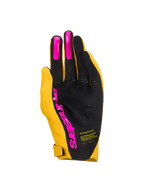 Guanti Alpinestars Supertech MX, guanti da motocross, oro, nero e rosa fluo, vista del palmo con palmo traforato monostrato, inserti in silicone rosa sulle dita e logo Alpinestars, attrezzatura da gara leggera