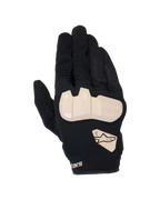 Guanti Alpinestars Chrome V2, guanti da moto, nero con accenti Almond, vista dall'alto che mostra la protezione delle nocche in TPU, costruzione in mesh e tessuto elasticizzato, pannelli a fisarmonica sulle dita
