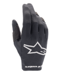 Alpinestars Guanti Radar 2025, guanti da motocross, nero, logo Alpinestars bianco sul dorso e scritta sul polso, materiale mesh traspirante con rinforzo traforato sul pollice, attrezzatura leggera per corse fuoristrada