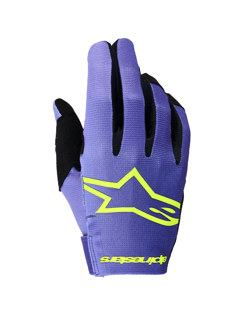 Guanti Alpinestars Radar 2026, guanti da motocross, viola e giallo fluo, vista del dorso con prominente logo a stella Alpinestars giallo, inserti tra le dita neri e struttura in leggero tessuto elasticizzato per corse fuoristrada