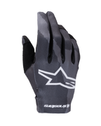 Guanti Alpinestars Radar 2025, guanti da motocross, motivo Dark Camo in tonalità di grigio, con un grande logo a stella bianco sul dorso e scritta Alpinestars sul polsino, costruzione leggera ed elasticizzata per prestazioni off-road