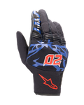 Alpinestars FQ20 Copper Gloves, guanti da moto urban, nero con grafiche blu e accenti rosso acceso, caratterizzati dal numero 20 rosso con le corna e dalla scritta "El Diablo" sul dito indice, costruzione in tessuto mesh con design a polsino corto