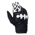 Guanti Alpinestars Celer V3, guanti da moto a polsino corto, nero e bianco, con protezione nocche rigida segmentata bianca, pelle di capra traforata, dettagli bianchi sulle dita e logo goffrato sul polso