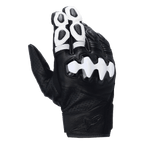 Guanti Alpinestars Celer V3, guanti da moto a polsino corto, nero e bianco, con protezione nocche rigida segmentata bianca, pelle di capra traforata, dettagli bianchi sulle dita e logo goffrato sul polso