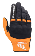 Alpinestars Honda Copper Glove, guanto da moto urbano leggero, nero e arancione, con logo Honda ad ala sul polso, scritta Alpinestars sull'indice, struttura in mesh e pannelli a fisarmonica arancioni sulle nocche.
