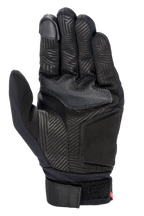 Guanto Alpinestars Aragon, vista del palmo, nero, guanto da moto con palmo in camoscio sintetico e motivo a labirinto stampato a caldo, zona di presa in gomma, indice compatibile con touchscreen e cinturino da polso in tessuto regolabile