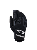 Guanti Alpinestars Manti Air, guanti da moto neri, con mesh traspirante e protezione nocche a nido d'ape testurizzata, logo e scritta Alpinestars bianchi sul polso, design leggero per guida adventure estiva