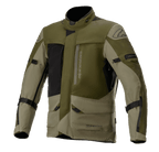 Giacca Alpinestars Altamira GORE-TEX, giacca da moto touring, verde militare Forest e oliva con accenti neri, tasche frontali multiuso multiple e cerniere, cinghie di regolazione sulle braccia, colletto alto, costruzione tecnica impermeabile per adventure riding