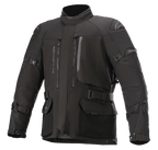 Alpinestars Ketchum GORE-TEX Jacket, giacca da moto touring nera, con colletto alto, numerose prese d'aria con zip e ampie tasche cargo, cinturini regolabili su maniche e vita, pannelli rinforzati sulle spalle e robusta struttura in tessuto per la guida adventure