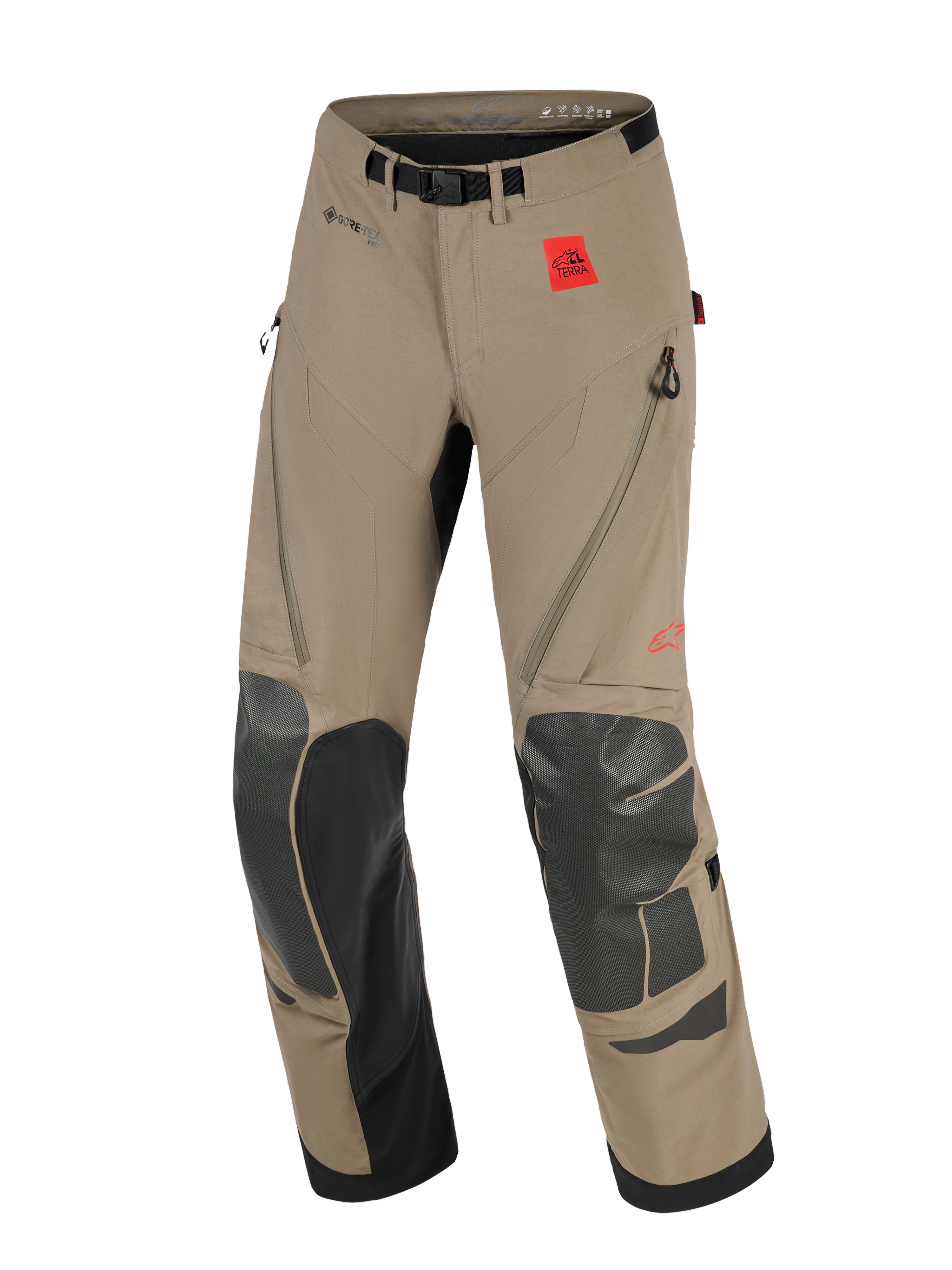 Alpinestars Nazca 3L GORE-TEX PRO Pants, pantaloni adventure da moto, colore Walnut e nero, con patch rossa del logo All Terra, marchio GORE-TEX PRO, rinforzi neri in Superfabric su ginocchia e stinchi, ventilazione sulle cosce con cerniera e cintura integrata con fibbia magnetica.