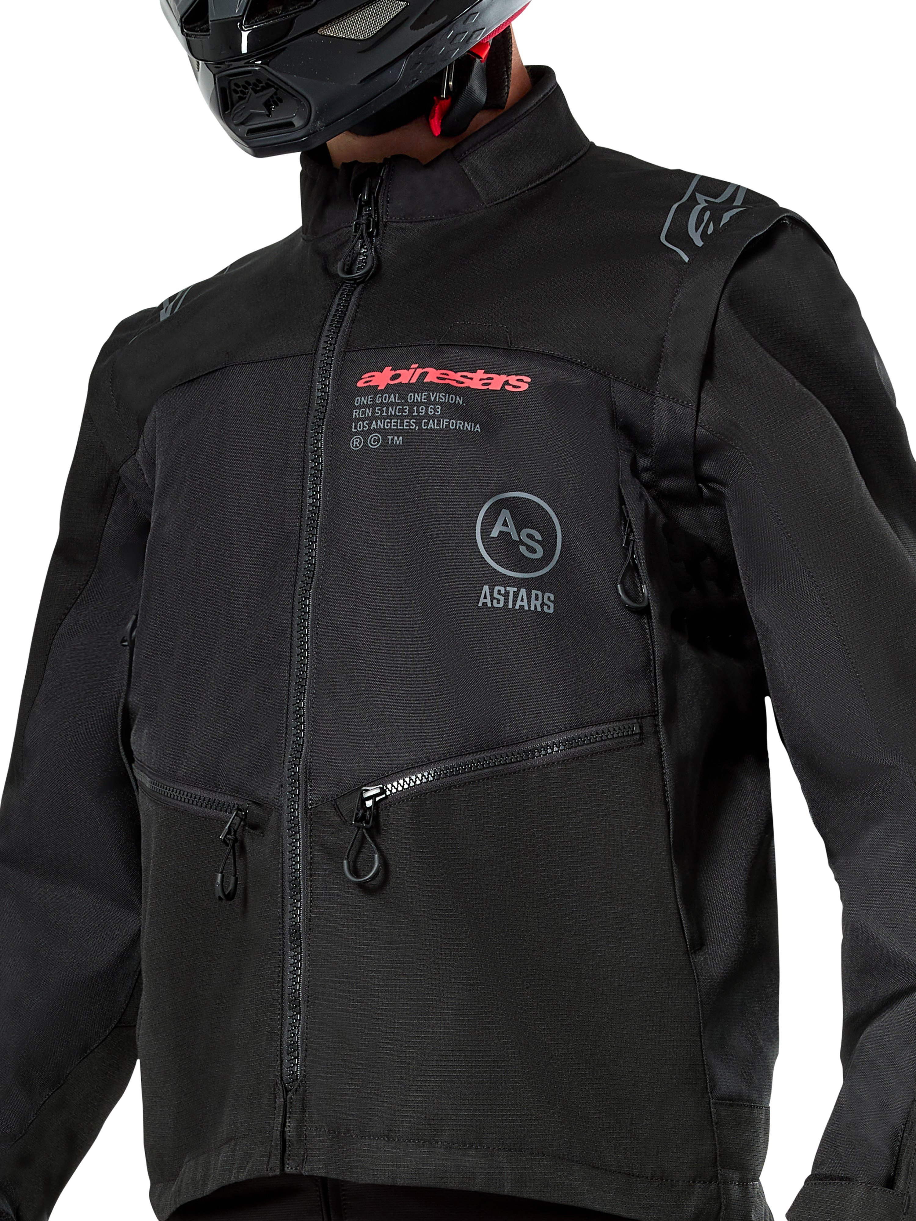 Giacca Alpinestars Pro-Dura, giacca da moto fuoristrada nera con branding Alpinestars rosso e logo Astars circolare grigio sul petto, tasche con zip, resistente costruzione in tessuto ripstop, design ispirato ai rally per l'enduro