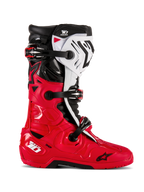 Stivali Alpinestars Tech 10 Enduro, stivali da motocross e off-road, rosso vivace, nero e bianco, vista laterale, sistema di chiusura a tripla fibbia, robusti pannelli protettivi, suola enduro con grip specializzato, logo Astars
