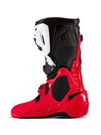 Alpinestars Tech 10 Enduro Boots, stivali da motocross ed enduro, rosso brillante, nero e bianco, vista laterale con scocca in TPU resistente, parastinco bianco e pannelli superiori neri, progettati per prestazioni off-road