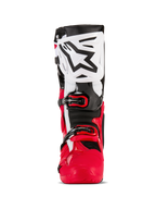 Stivali Alpinestars Tech 10 Enduro, stivali da motocross ed enduro, rosso brillante, nero e bianco, vista frontale con parastinco bianco e logo Alpinestars nero, calotta inferiore rossa e sistema di chiusura con fibbie sicuro, equipaggiamento protettivo ad alte prestazioni per la guida fuoristrada