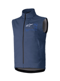 Alpinestars Techstar Softshell Vest, gilet da moto senza maniche, blu scuro, colletto alto con zip frontale, logo ASTARS bianco e branding blu, tessuto tecnico softshell per guida off-road