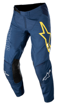 Alpinestars Techstar Phantom Pants, pantaloni da motocross, blu scuro con accenti gialli e bianchi, pannelli sulle ginocchia in pelle nera, grande logo a stella giallo sulla coscia, marchio ASTARS bianco, tessuto stretch anti-strappo resistente per gare fuoristrada