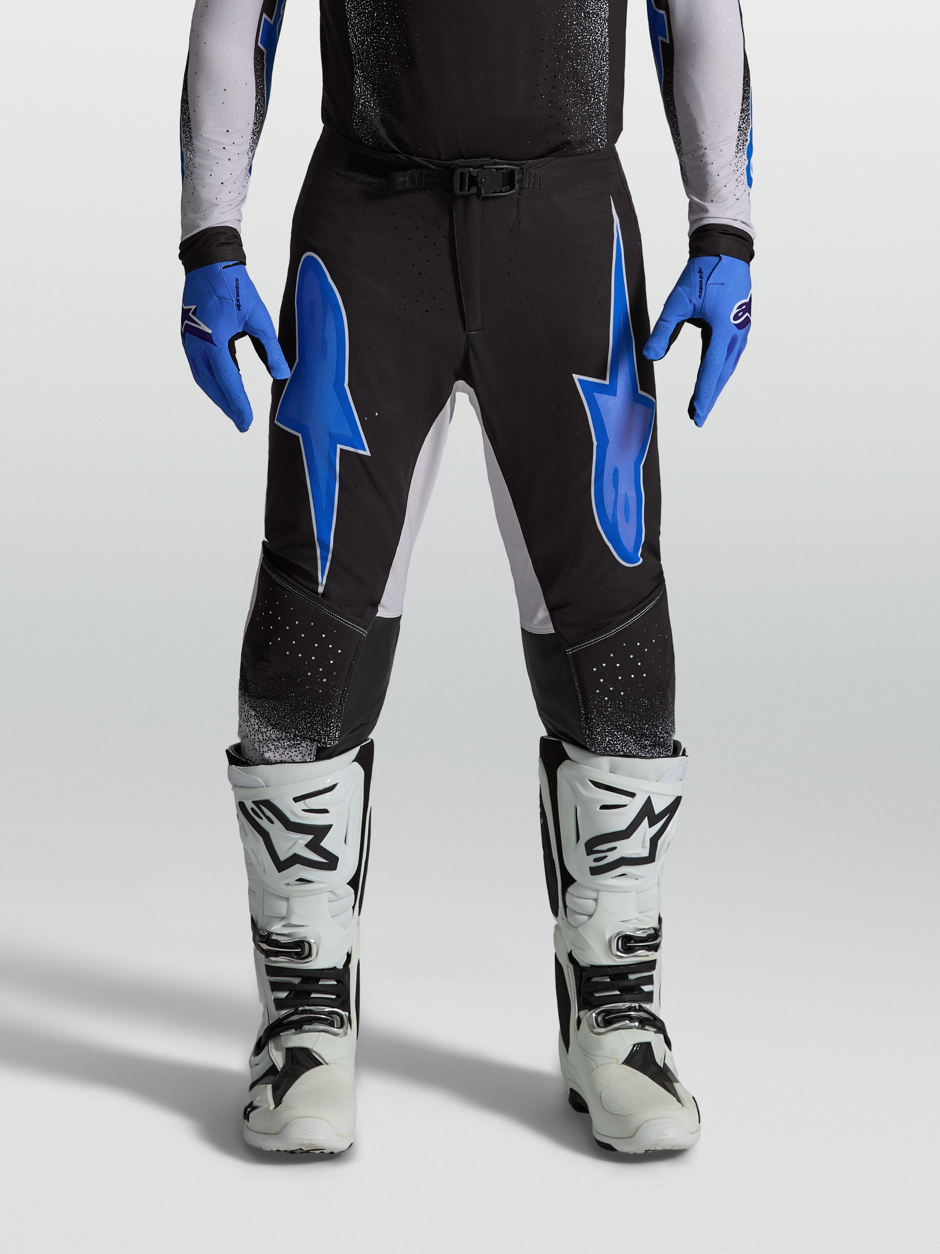 Alpinestars pantaloni Supertech Hiten AFD da motocross per uomo, neri e blu, in ripstop elasticizzato leggero.