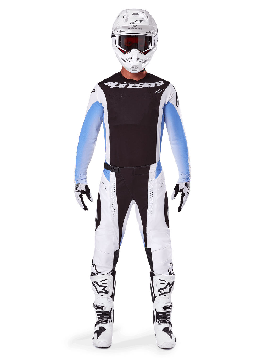 Pilota di motocross che indossa pantaloni Alpinestars 2025 Techstar Melt, pantaloni da motocross, nero e blu, design multi-pannello bianco e nero con accenti blu sui fianchi, indossati con maglia bianca coordinata, casco bianco, guanti bianchi e stivali per un kit completo da gara off-road