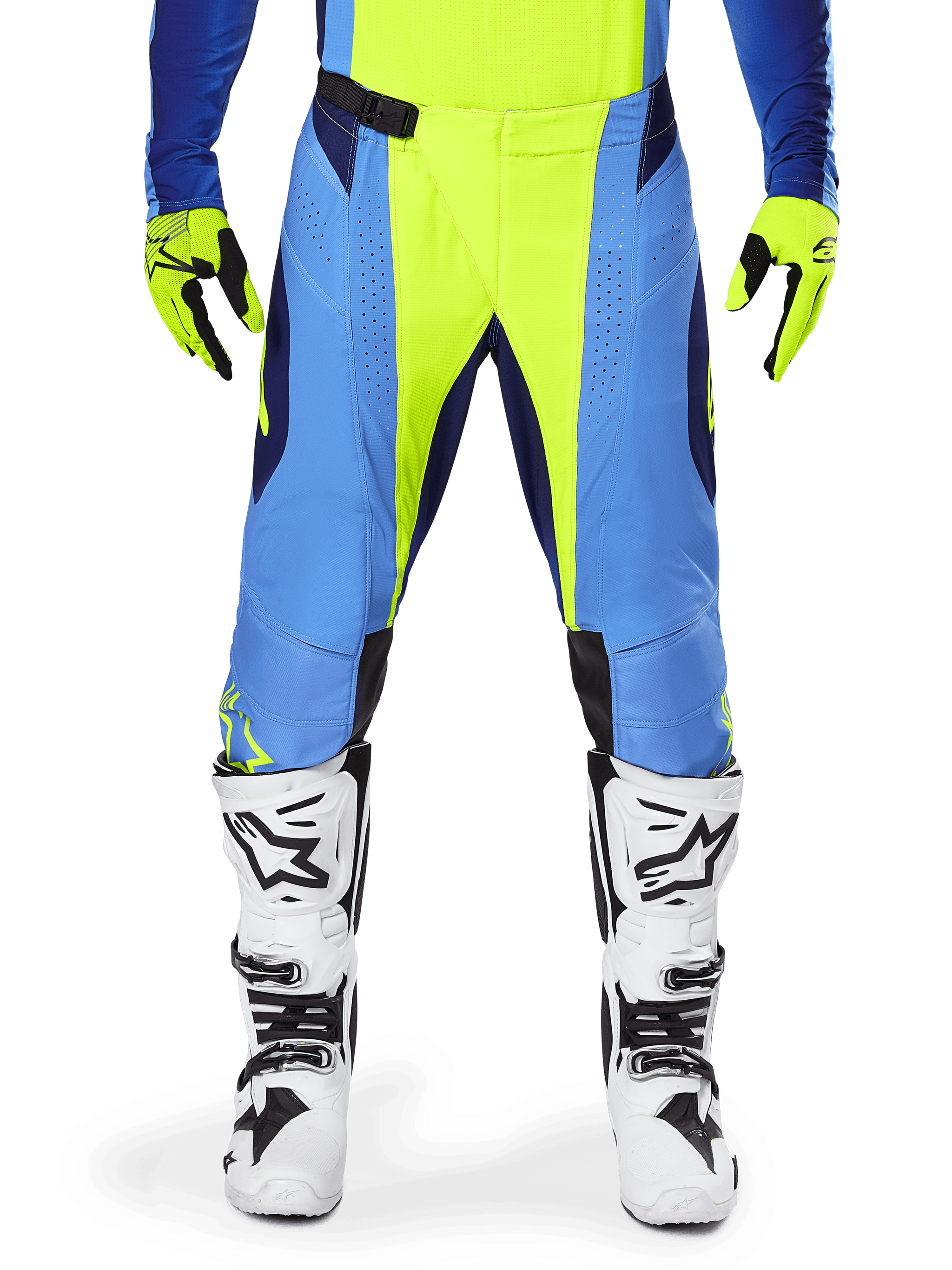 Alpinestars 2025 Techstar Melt Pants, pantaloni da motocross, Giallo Fluo Blu, indossati con maglia coordinata, guanti gialli e stivali bianchi e neri, caratterizzati da un design multi-pannello con perforazioni laser e fibbia magnetica in vita per gare off-road professionali.