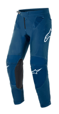 Alpinestars Supertech Blaze Pants, pantaloni da motocross fuoristrada, blu scuro, con pannelli interni al ginocchio in pelle nera, loghi Alpinestars bianchi su coscia e gamba, fibbia a cricchetto regolabile in vita e zone di ventilazione in rete sui fianchi.