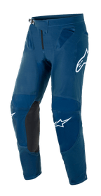 Alpinestars Supertech Blaze Pants, pantaloni da motocross fuoristrada, blu scuro, con pannelli interni al ginocchio in pelle nera, loghi Alpinestars bianchi su coscia e gamba, fibbia a cricchetto regolabile in vita e zone di ventilazione in rete sui fianchi.